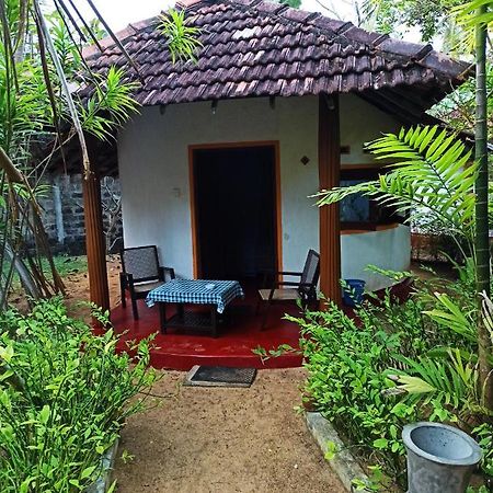 Ravana - Beach Cabanas Hikkaduwa Buitenkant foto