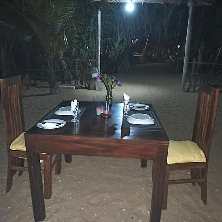 Ravana - Beach Cabanas Hikkaduwa Buitenkant foto