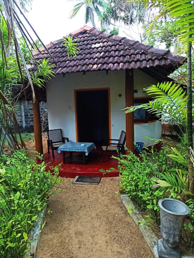 Ravana - Beach Cabanas Hikkaduwa Buitenkant foto