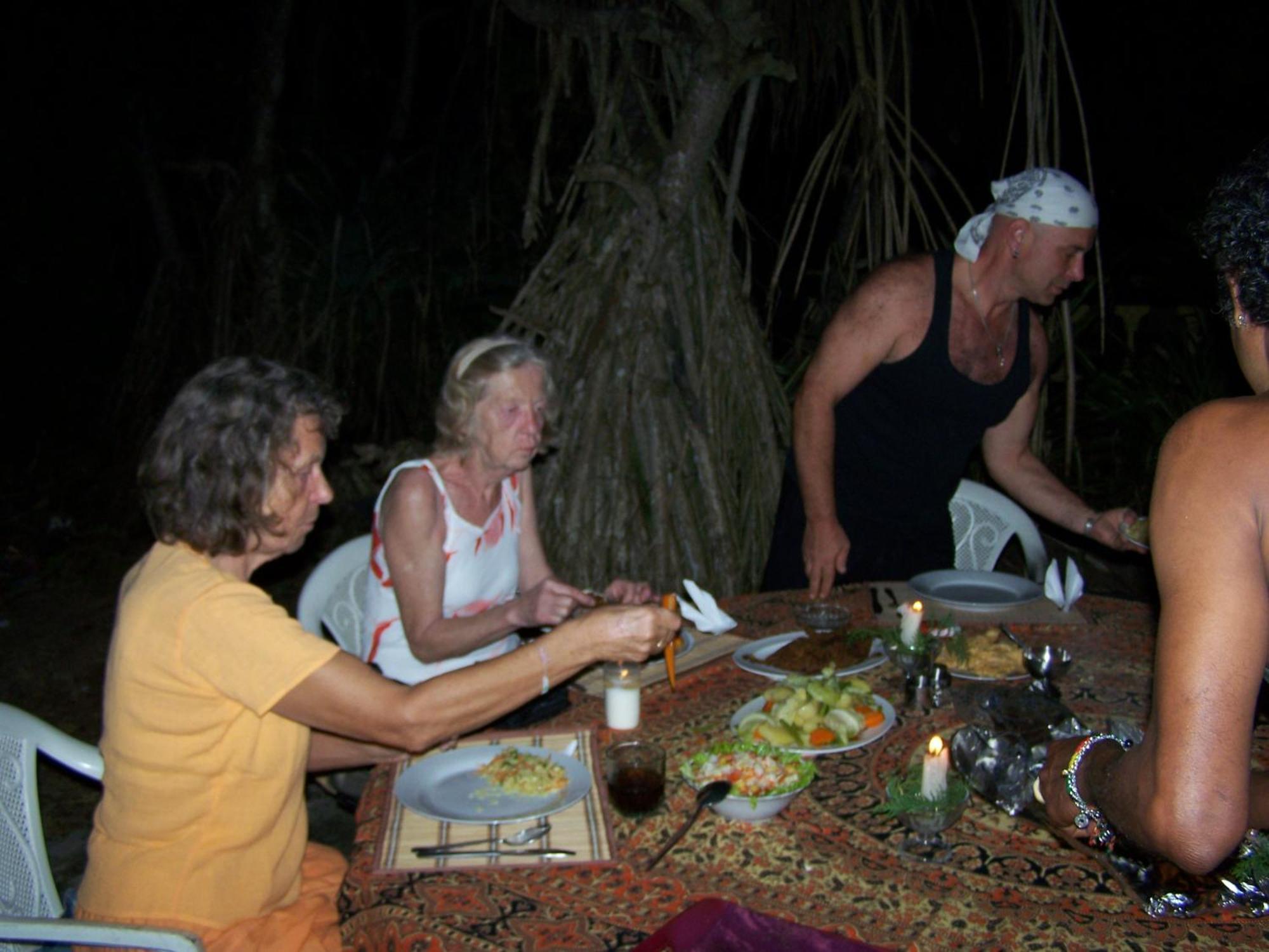 Ravana - Beach Cabanas Hikkaduwa Buitenkant foto