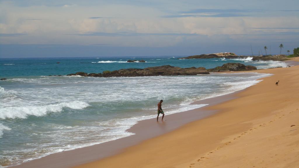 Ravana - Beach Cabanas Hikkaduwa Buitenkant foto