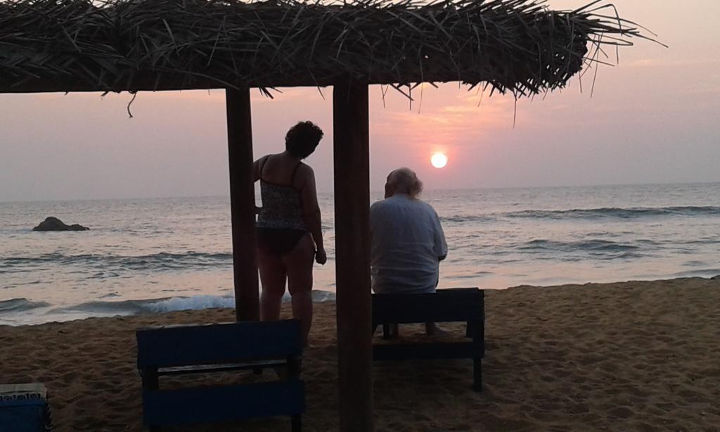 Ravana - Beach Cabanas Hikkaduwa Buitenkant foto