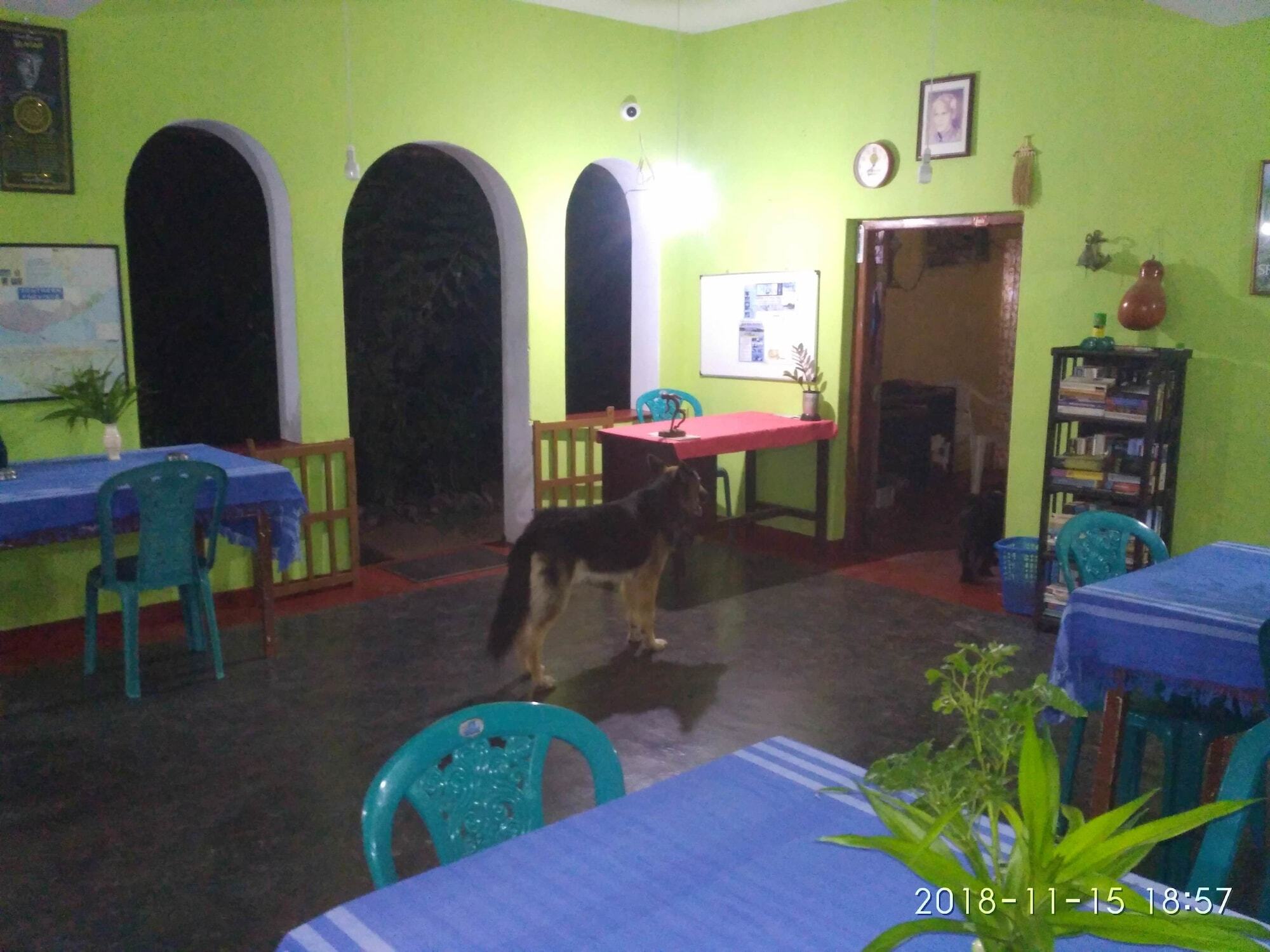 Ravana - Beach Cabanas Hikkaduwa Buitenkant foto